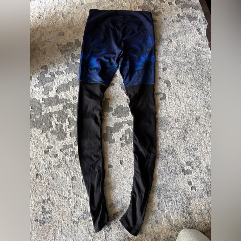 ALO Yoga Gypset Goddess Lotus Leggings (Size S) - Picture 4 of 5